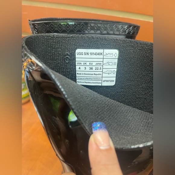 UGG Shiny Black Rain Boots - Picture 4 of 10